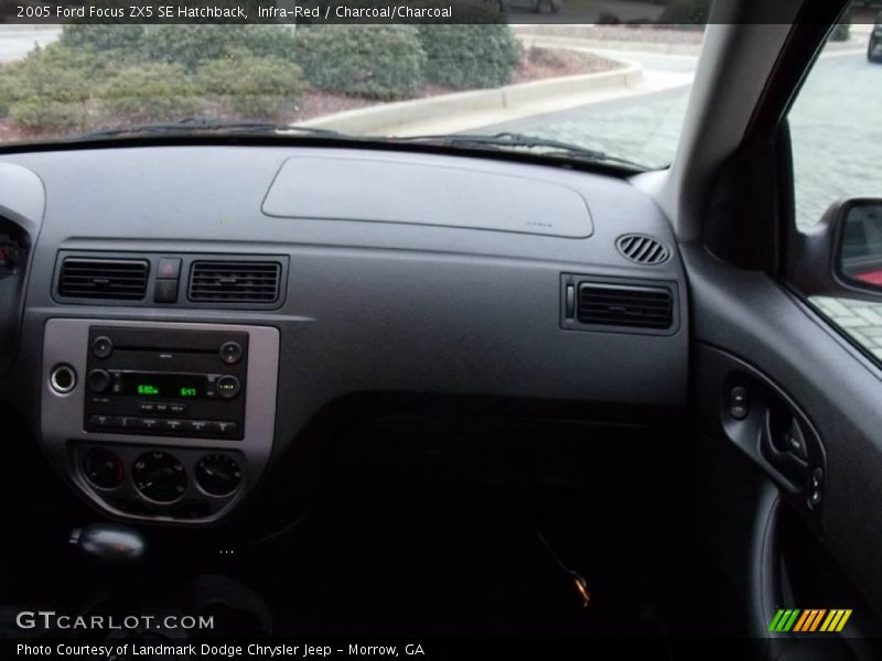 Infra-Red / Charcoal/Charcoal 2005 Ford Focus ZX5 SE Hatchback