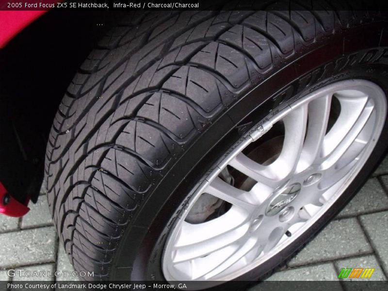 Infra-Red / Charcoal/Charcoal 2005 Ford Focus ZX5 SE Hatchback