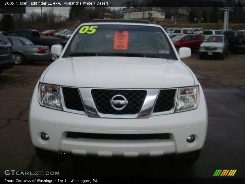 Avalanche White / Desert 2005 Nissan Pathfinder LE 4x4