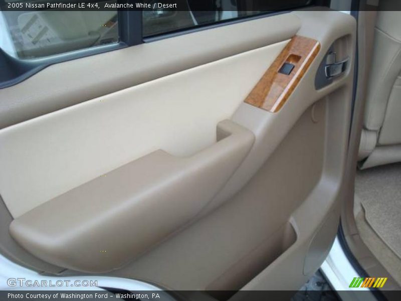 Avalanche White / Desert 2005 Nissan Pathfinder LE 4x4