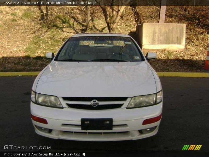 Arctic White Pearl Metallic / Beige 1998 Nissan Maxima GLE