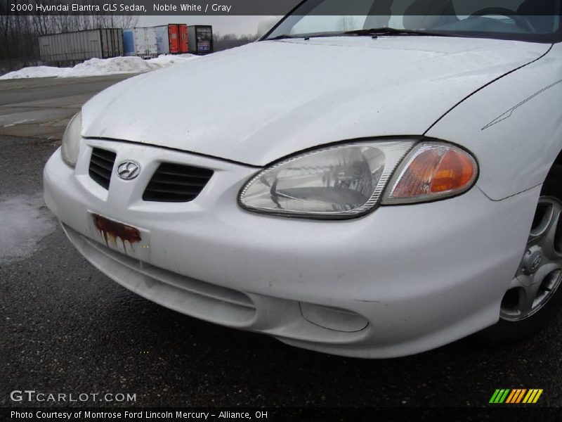 Noble White / Gray 2000 Hyundai Elantra GLS Sedan