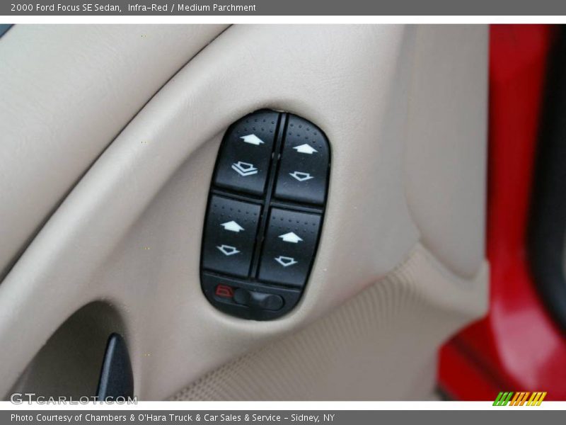 Infra-Red / Medium Parchment 2000 Ford Focus SE Sedan