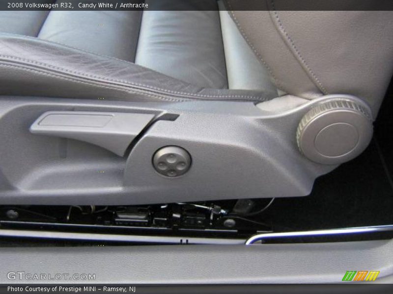 Candy White / Anthracite 2008 Volkswagen R32