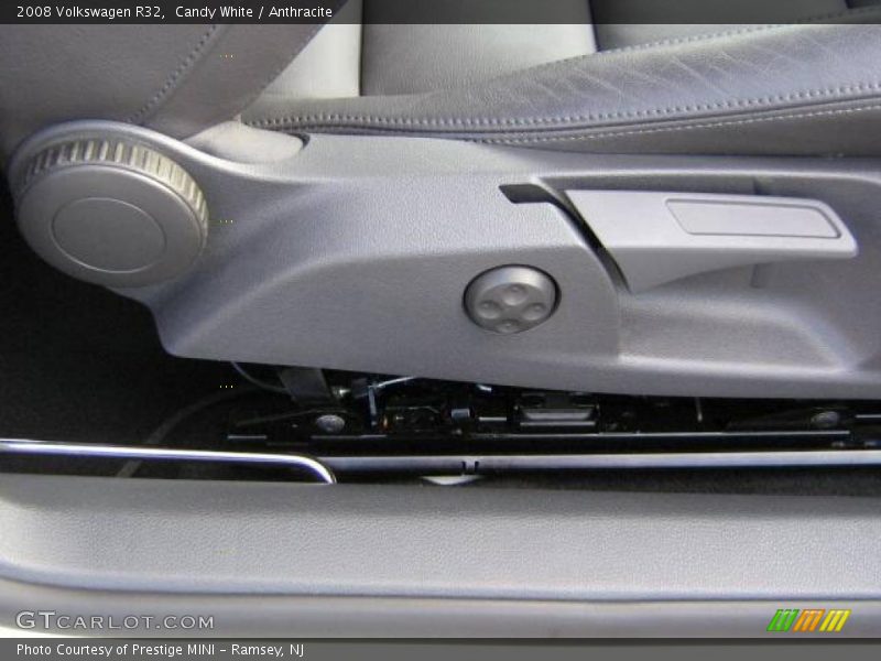 Candy White / Anthracite 2008 Volkswagen R32