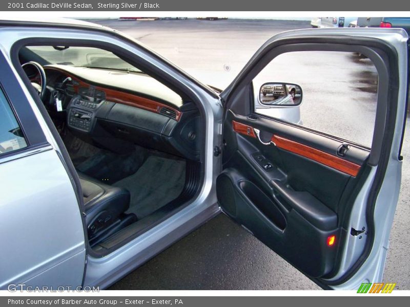 Sterling Silver / Black 2001 Cadillac DeVille Sedan