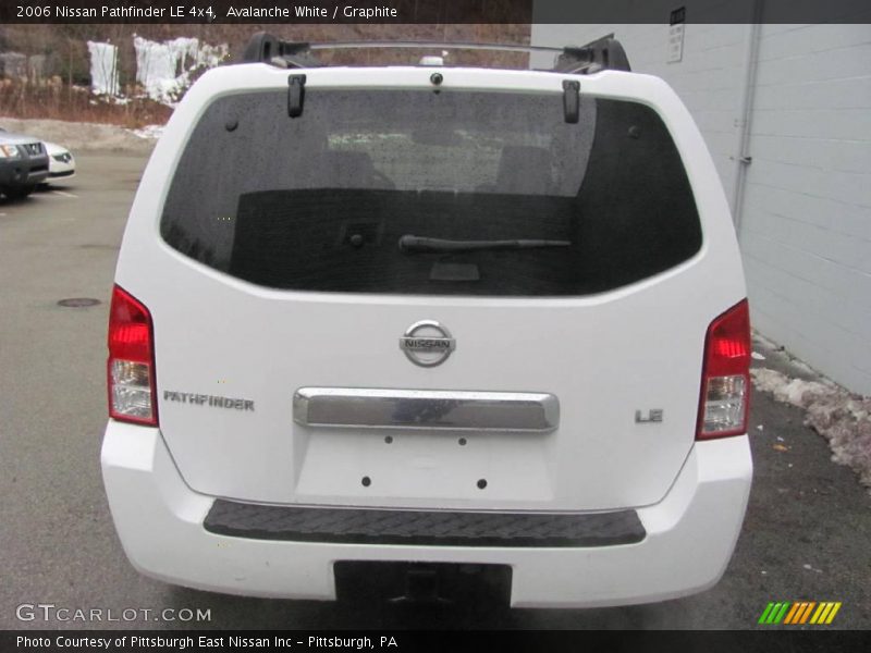 Avalanche White / Graphite 2006 Nissan Pathfinder LE 4x4