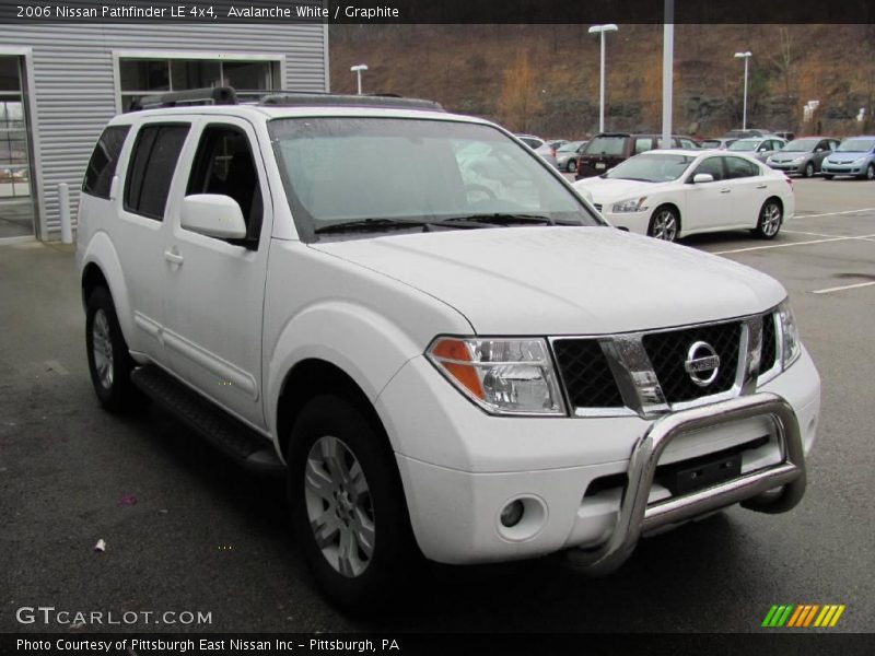 Avalanche White / Graphite 2006 Nissan Pathfinder LE 4x4