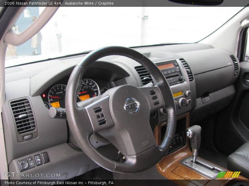 Avalanche White / Graphite 2006 Nissan Pathfinder LE 4x4