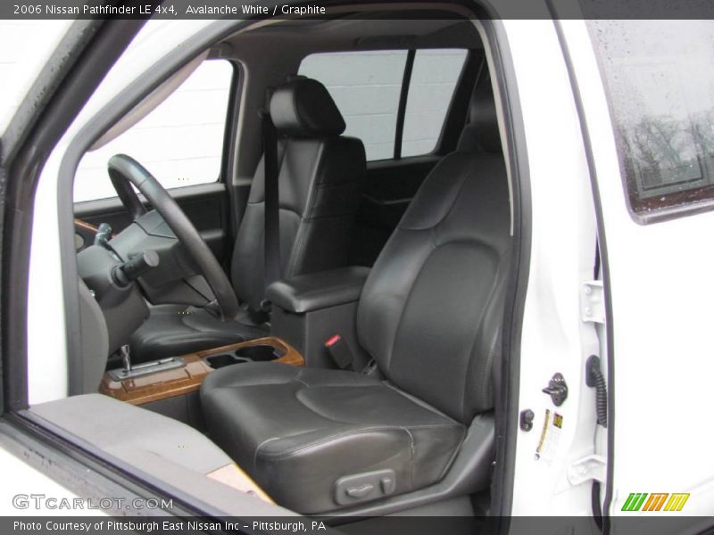Avalanche White / Graphite 2006 Nissan Pathfinder LE 4x4