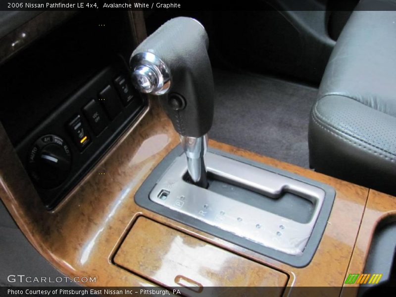 Avalanche White / Graphite 2006 Nissan Pathfinder LE 4x4