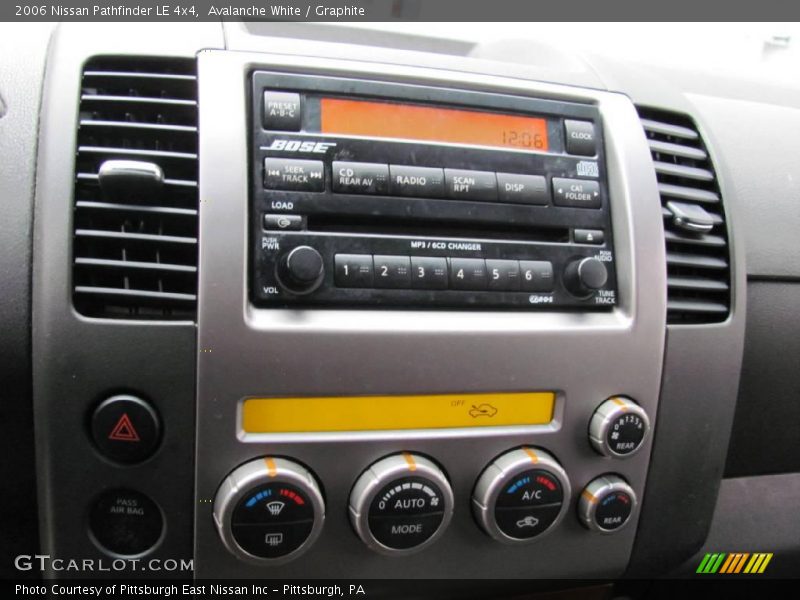 Avalanche White / Graphite 2006 Nissan Pathfinder LE 4x4
