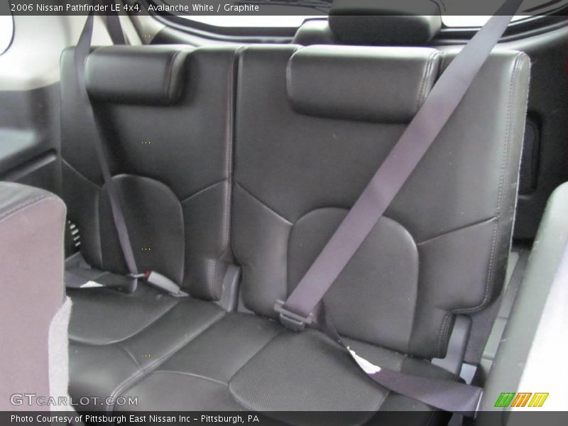 Avalanche White / Graphite 2006 Nissan Pathfinder LE 4x4