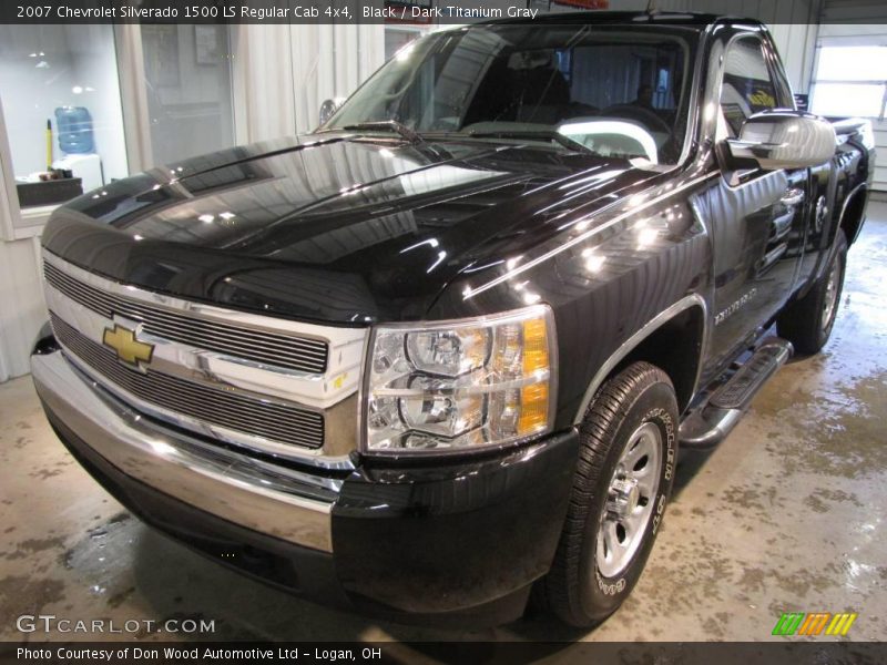 Black / Dark Titanium Gray 2007 Chevrolet Silverado 1500 LS Regular Cab 4x4