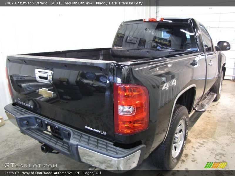 Black / Dark Titanium Gray 2007 Chevrolet Silverado 1500 LS Regular Cab 4x4