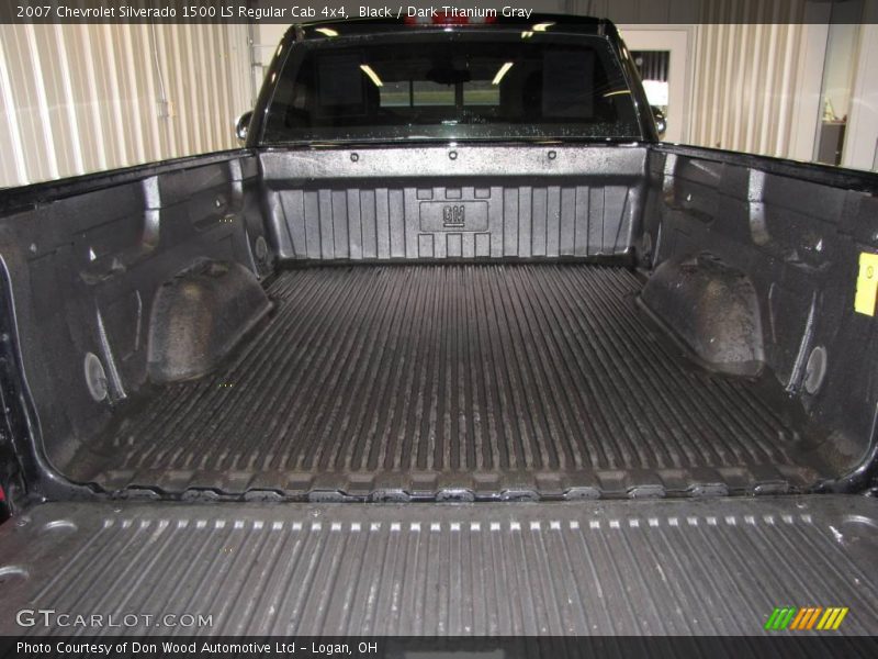 Black / Dark Titanium Gray 2007 Chevrolet Silverado 1500 LS Regular Cab 4x4