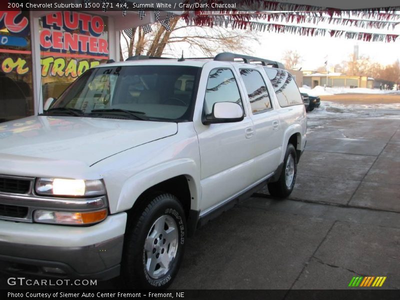 Summit White / Gray/Dark Charcoal 2004 Chevrolet Suburban 1500 Z71 4x4