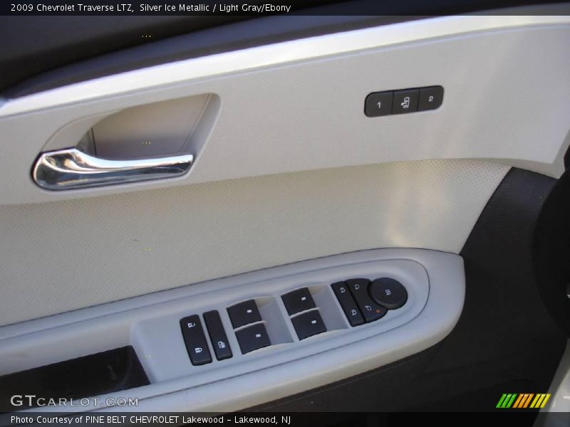 Silver Ice Metallic / Light Gray/Ebony 2009 Chevrolet Traverse LTZ
