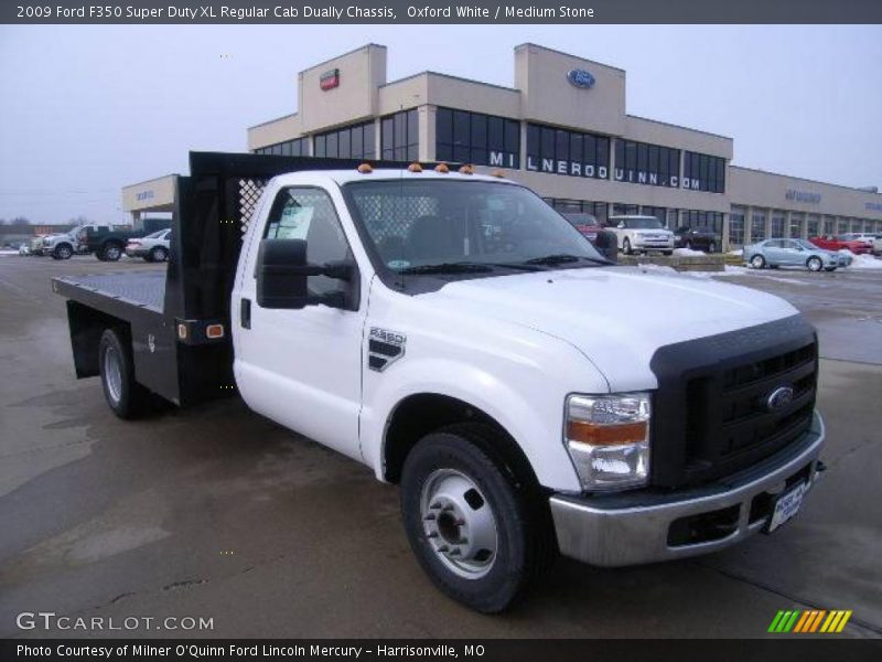 Oxford White / Medium Stone 2009 Ford F350 Super Duty XL Regular Cab Dually Chassis