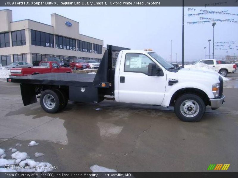 Oxford White / Medium Stone 2009 Ford F350 Super Duty XL Regular Cab Dually Chassis