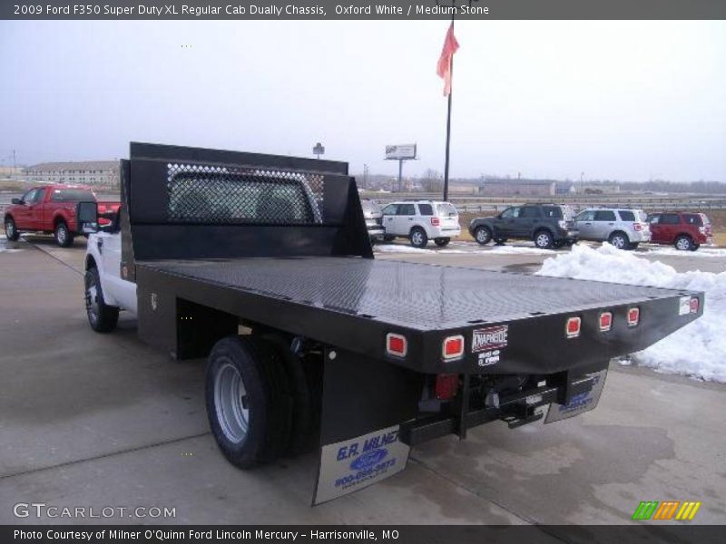 Oxford White / Medium Stone 2009 Ford F350 Super Duty XL Regular Cab Dually Chassis