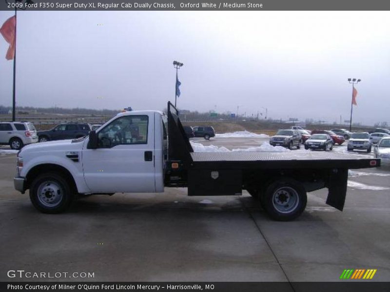 Oxford White / Medium Stone 2009 Ford F350 Super Duty XL Regular Cab Dually Chassis