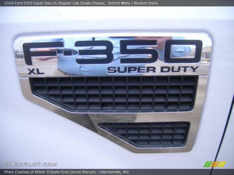 Oxford White / Medium Stone 2009 Ford F350 Super Duty XL Regular Cab Dually Chassis