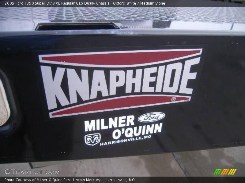 Oxford White / Medium Stone 2009 Ford F350 Super Duty XL Regular Cab Dually Chassis