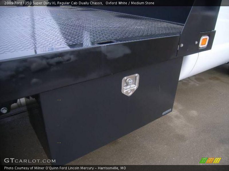 Oxford White / Medium Stone 2009 Ford F350 Super Duty XL Regular Cab Dually Chassis