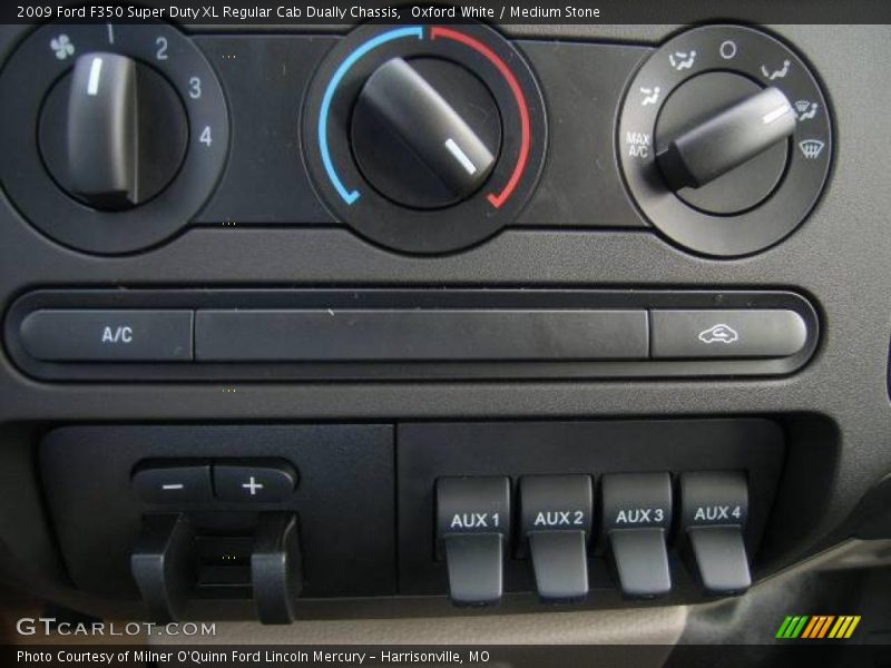 Oxford White / Medium Stone 2009 Ford F350 Super Duty XL Regular Cab Dually Chassis