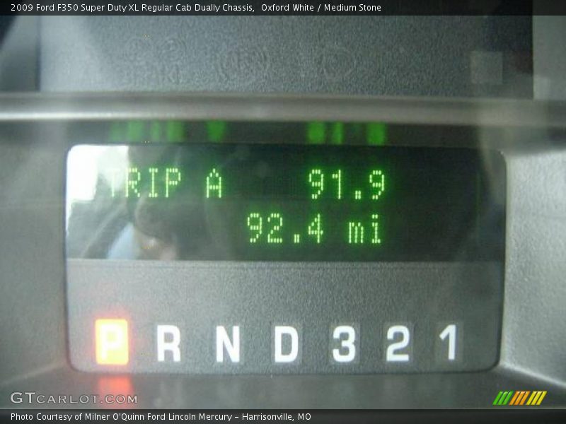 Oxford White / Medium Stone 2009 Ford F350 Super Duty XL Regular Cab Dually Chassis