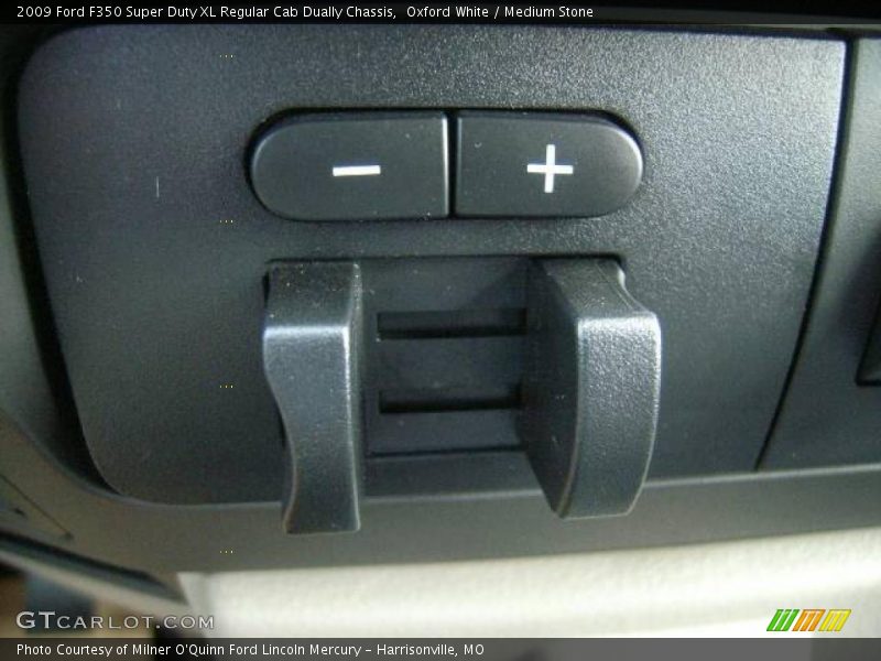 Oxford White / Medium Stone 2009 Ford F350 Super Duty XL Regular Cab Dually Chassis