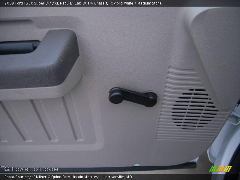 Oxford White / Medium Stone 2009 Ford F350 Super Duty XL Regular Cab Dually Chassis