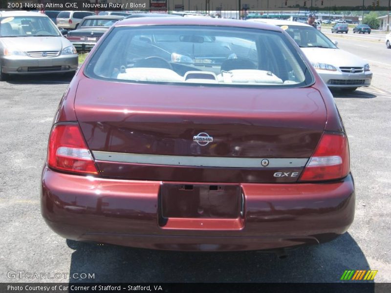 Nouveau Ruby / Blond 2001 Nissan Altima GXE