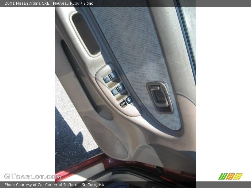 Nouveau Ruby / Blond 2001 Nissan Altima GXE