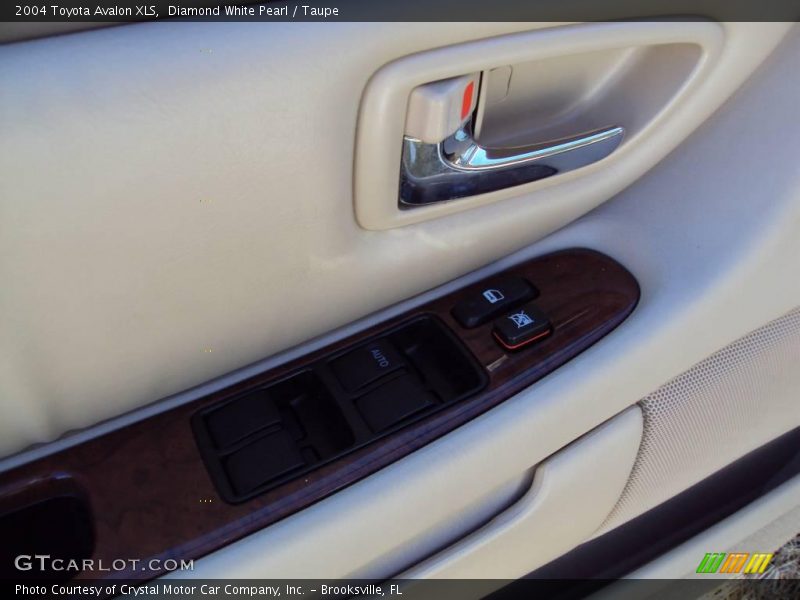 Diamond White Pearl / Taupe 2004 Toyota Avalon XLS