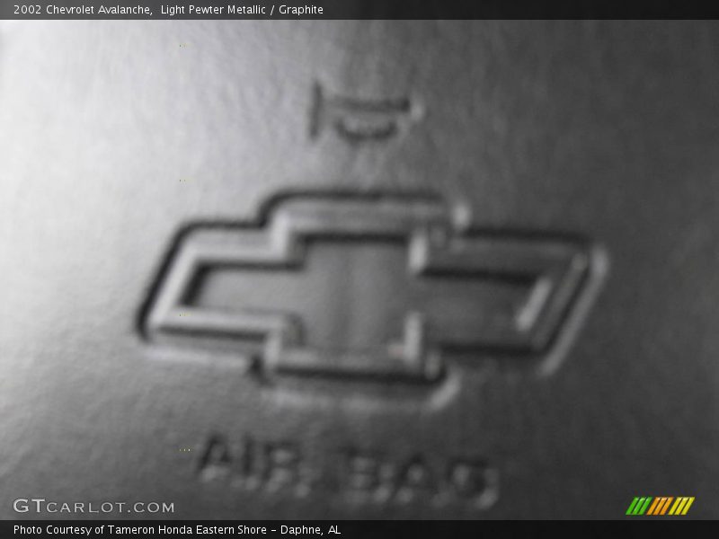 Light Pewter Metallic / Graphite 2002 Chevrolet Avalanche
