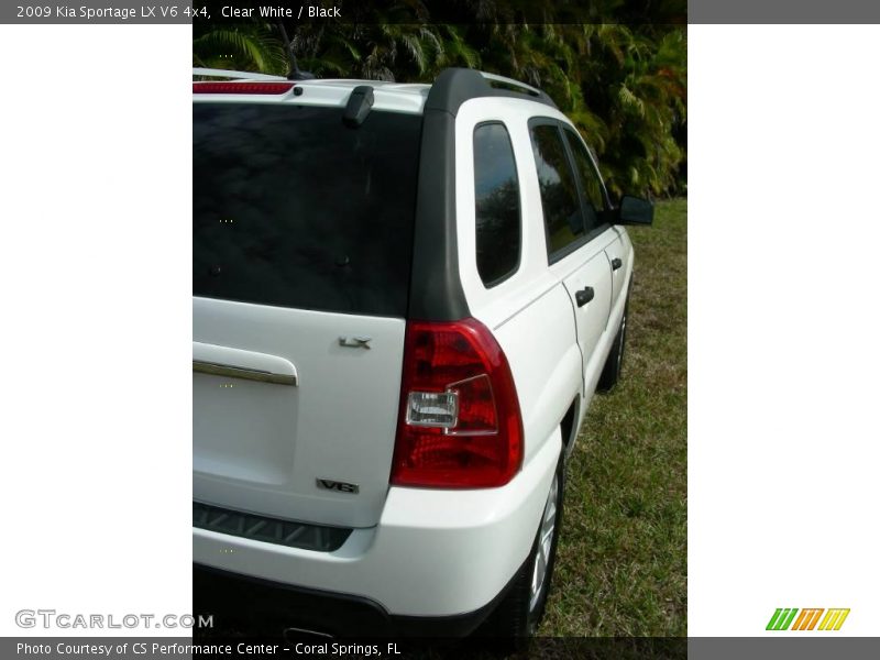 Clear White / Black 2009 Kia Sportage LX V6 4x4