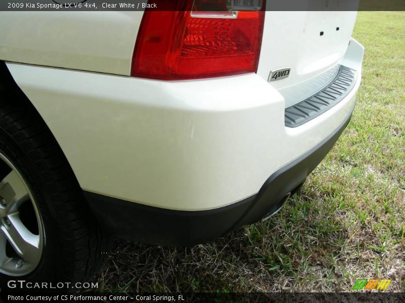 Clear White / Black 2009 Kia Sportage LX V6 4x4