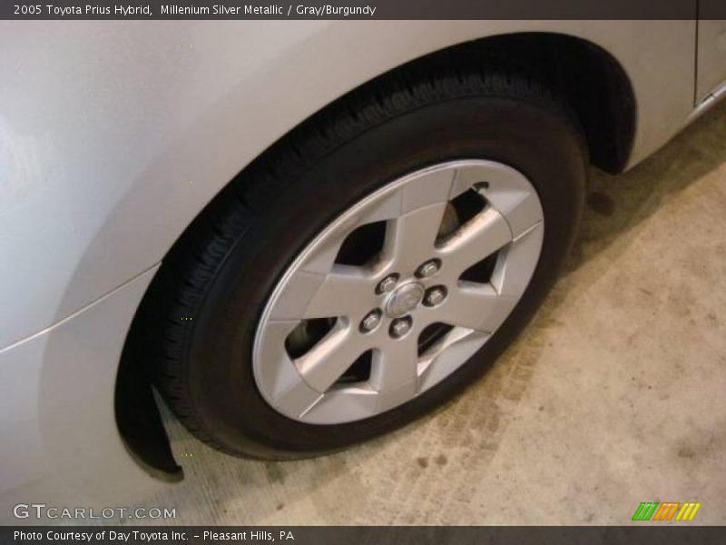 Millenium Silver Metallic / Gray/Burgundy 2005 Toyota Prius Hybrid