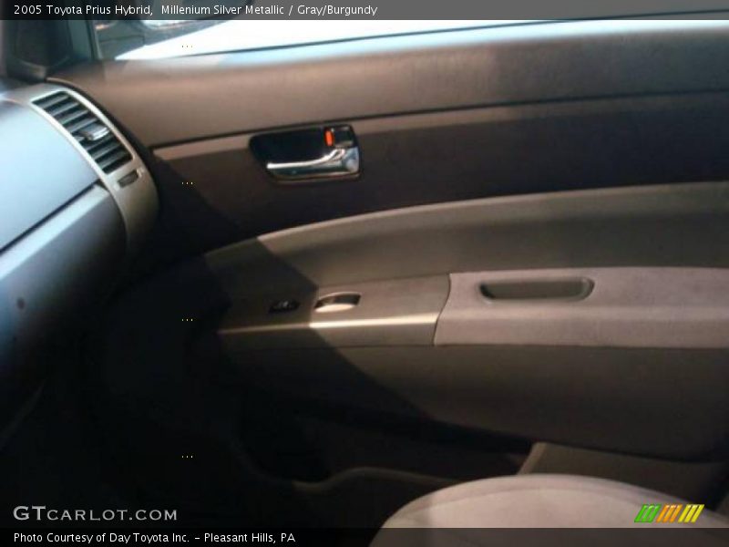 Millenium Silver Metallic / Gray/Burgundy 2005 Toyota Prius Hybrid