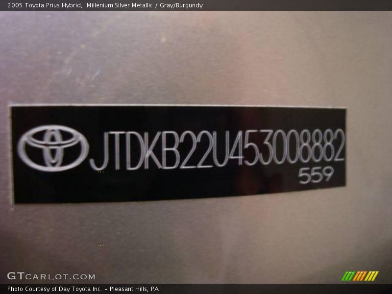 Millenium Silver Metallic / Gray/Burgundy 2005 Toyota Prius Hybrid