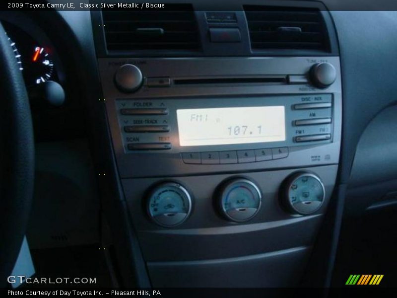 Classic Silver Metallic / Bisque 2009 Toyota Camry LE