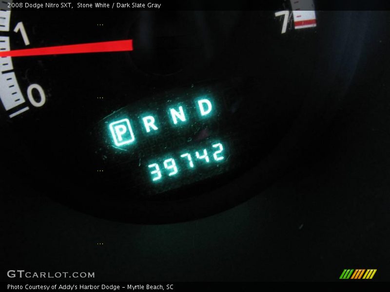 Stone White / Dark Slate Gray 2008 Dodge Nitro SXT
