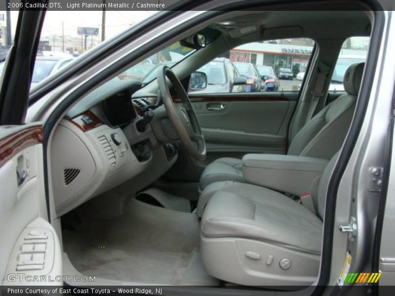 Light Platinum Metallic / Cashmere 2006 Cadillac DTS