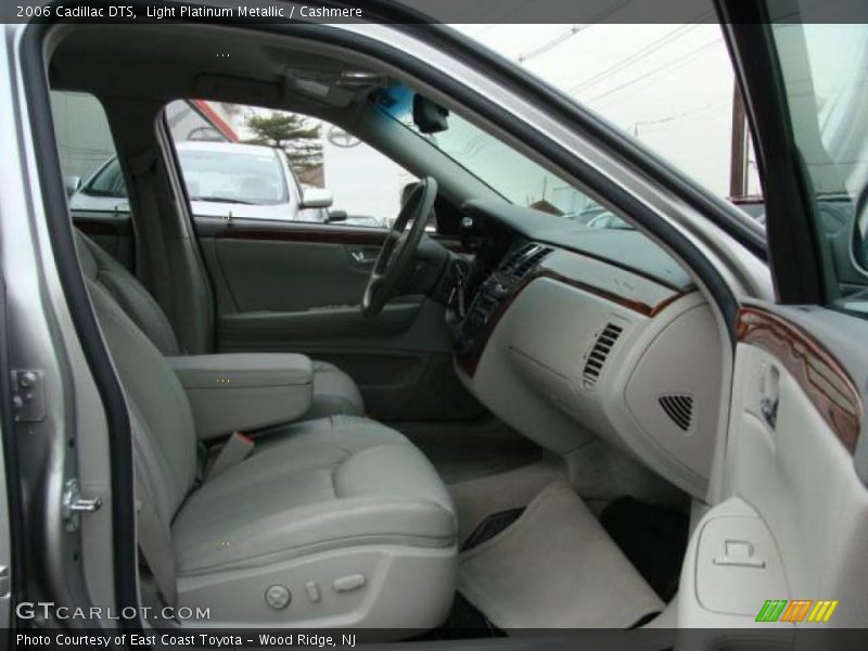 Light Platinum Metallic / Cashmere 2006 Cadillac DTS