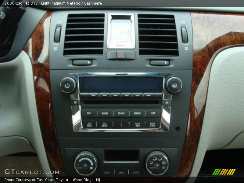 Light Platinum Metallic / Cashmere 2006 Cadillac DTS