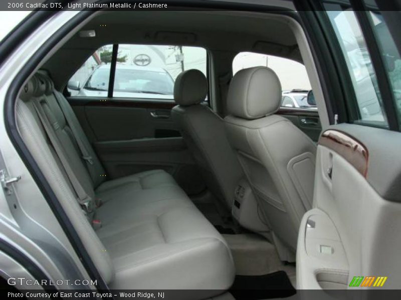 Light Platinum Metallic / Cashmere 2006 Cadillac DTS