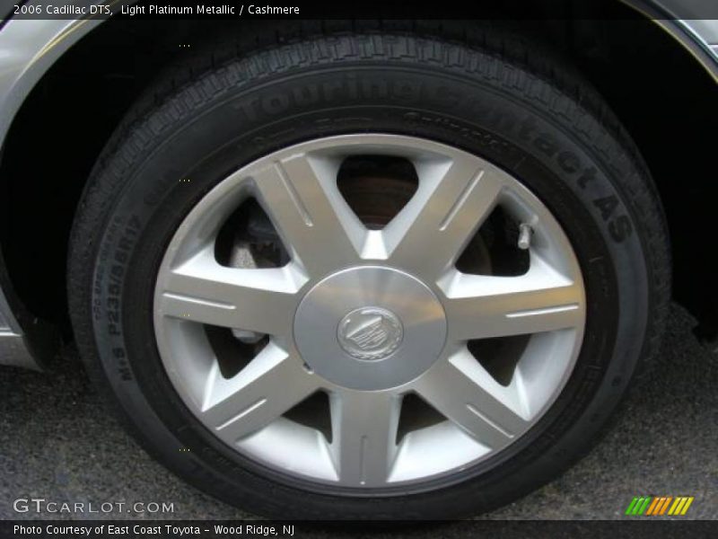 Light Platinum Metallic / Cashmere 2006 Cadillac DTS