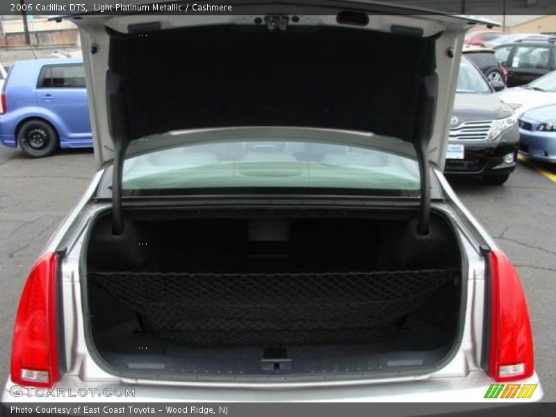 Light Platinum Metallic / Cashmere 2006 Cadillac DTS